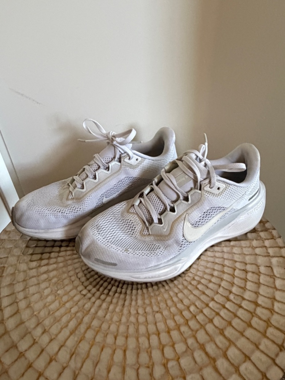 Nike Light Mesh Running Sneakers